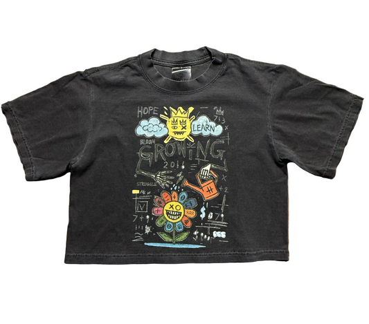 GROWiNG HAND-DRAWN CROP T-SHiRT